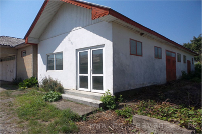 De vanzare birou/ spatiu comercial cu4 incaperi in JARISTEA VRANCEA, perioada constructie 1990 - 2001, pozitionare in zona Central, etajul 0, suprafata utila 220 mp