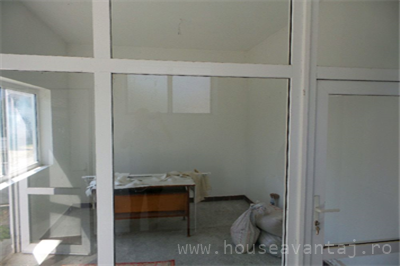 De vanzare birou/ spatiu comercial cu4 incaperi in JARISTEA VRANCEA, perioada constructie 1990 - 2001, pozitionare in zona Central, etajul 0, suprafata utila 220 mp