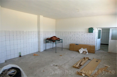 De vanzare birou/ spatiu comercial cu4 incaperi in JARISTEA VRANCEA, perioada constructie 1990 - 2001, pozitionare in zona Central, etajul 0, suprafata utila 220 mp