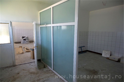 De vanzare birou/ spatiu comercial cu4 incaperi in JARISTEA VRANCEA, perioada constructie 1990 - 2001, pozitionare in zona Central, etajul 0, suprafata utila 220 mp