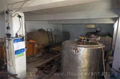 De vanzare birou/ spatiu comercial cu4 incaperi in JARISTEA VRANCEA, perioada constructie 1990 - 2001, pozitionare in zona Central, etajul 0, suprafata utila 220 mp