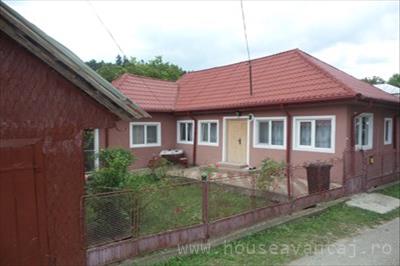 De vanzare casa cu 4 camere in SOVEJA VRANCEA, perioada constructie dupa 2001, pozitionare in zona Vest, suprafata utila 120 mp, compartimentare Semicomandat