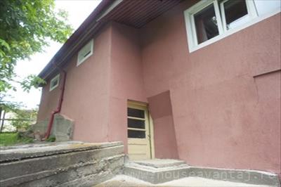 De vanzare casa cu 4 camere in SOVEJA VRANCEA, perioada constructie dupa 2001, pozitionare in zona Vest, suprafata utila 120 mp, compartimentare Semicomandat