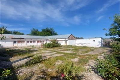 De vanzare birou/ spatiu comercial cu6 incaperi in FOCSANI VRANCEA, perioada constructie 1990 - 2001, pozitionare in zona Est, suprafata utila 800 mp