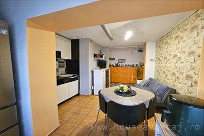 De vanzare apartament in FOCSANI VRANCEA, perioada constructie 1990 - 2001, pozitionare in zona Central, etajul 7, suprafata utila 68 mp, compartimentare Decomandat 7372