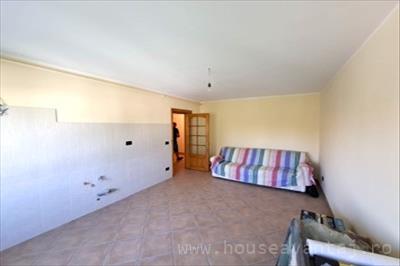 De vanzare apartament in FOCSANI VRANCEA, perioada constructie 1977 - 1989, pozitionare in zona Central, etajul 3, suprafata utila 57 mp, compartimentare Decomandat