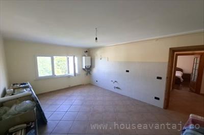 De vanzare apartament in FOCSANI VRANCEA, perioada constructie 1977 - 1989, pozitionare in zona Central, etajul 3, suprafata utila 57 mp, compartimentare Decomandat
