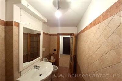 De vanzare apartament in FOCSANI VRANCEA, perioada constructie 1977 - 1989, pozitionare in zona Central, etajul 3, suprafata utila 57 mp, compartimentare Decomandat