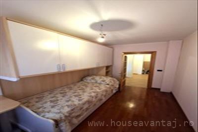 De vanzare apartament in FOCSANI VRANCEA, perioada constructie 1977 - 1989, pozitionare in zona Central, etajul 3, suprafata utila 57 mp, compartimentare Decomandat