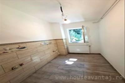 De vanzare apartament in FOCSANI VRANCEA, perioada constructie 1977 - 1989, pozitionare in zona Central, etajul 0, suprafata utila 56 mp, compartimentare Semicomandat
