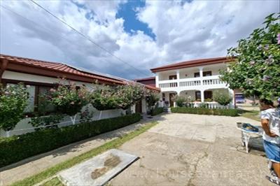 De vanzare casa cu 5 camere in FOCSANI VRANCEA, perioada constructie dupa 2001, pozitionare in zona Central, suprafata utila 360 mp, compartimentare Decomandat 7387