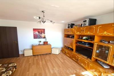 De vanzare apartament in FOCSANI VRANCEA, perioada constructie inainte de 1977, pozitionare in zona Central, etajul 4, suprafata utila 49 mp, compartimentare Decomandat