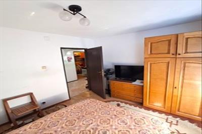 De vanzare apartament in FOCSANI VRANCEA, perioada constructie inainte de 1977, pozitionare in zona Central, etajul 4, suprafata utila 49 mp, compartimentare Decomandat