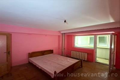 De vanzare apartament in FOCSANI VRANCEA, perioada constructie 1977 - 1989, pozitionare in zona Central, etajul 1, suprafata utila 75 mp, compartimentare Decomandat 7390