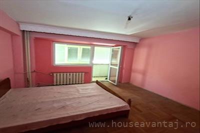 De vanzare apartament in FOCSANI VRANCEA, perioada constructie 1977 - 1989, pozitionare in zona Central, etajul 1, suprafata utila 75 mp, compartimentare Decomandat