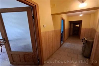 De vanzare apartament in FOCSANI VRANCEA, perioada constructie 1977 - 1989, pozitionare in zona Central, etajul 1, suprafata utila 75 mp, compartimentare Decomandat