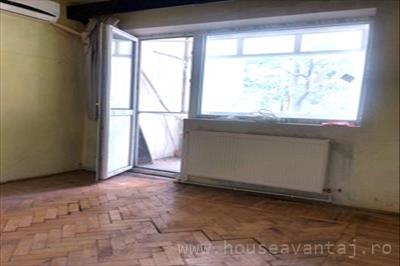 De vanzare apartament in FOCSANI VRANCEA, perioada constructie 1977 - 1989, pozitionare in zona Central, etajul 1, suprafata utila 75 mp, compartimentare Decomandat