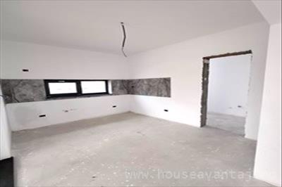 De vanzare casa cu 5 camere in FOCSANI VRANCEA, perioada constructie dupa 2001, pozitionare in zona Central, suprafata utila 170 mp, compartimentare Decomandat