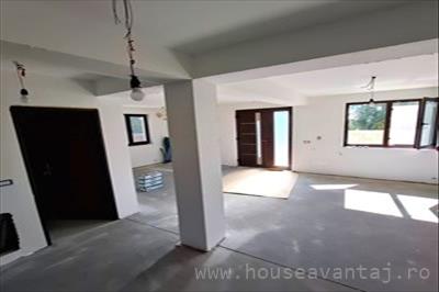 De vanzare casa cu 4 camere in FOCSANI VRANCEA, perioada constructie dupa 2001, pozitionare in zona Central, suprafata utila 240 mp, compartimentare Decomandat