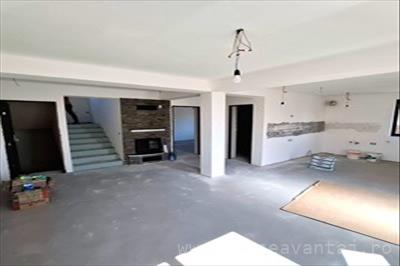 De vanzare casa cu 4 camere in FOCSANI VRANCEA, perioada constructie dupa 2001, pozitionare in zona Central, suprafata utila 240 mp, compartimentare Decomandat