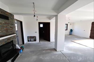 De vanzare casa cu 4 camere in FOCSANI VRANCEA, perioada constructie dupa 2001, pozitionare in zona Central, suprafata utila 240 mp, compartimentare Decomandat