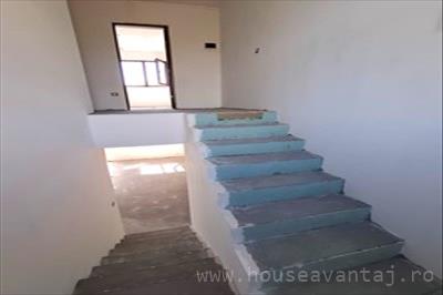 De vanzare casa cu 4 camere in FOCSANI VRANCEA, perioada constructie dupa 2001, pozitionare in zona Central, suprafata utila 240 mp, compartimentare Decomandat