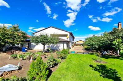 De vanzare casa cu 5 camere in CAMPINEANCA VRANCEA, perioada constructie dupa 2001, pozitionare in zona Central, suprafata utila 320 mp, compartimentare Decomandat 7395