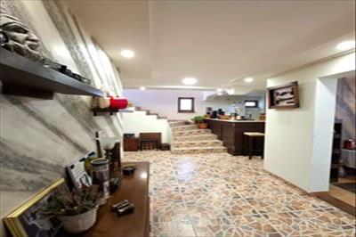 De vanzare casa cu 5 camere in CAMPINEANCA VRANCEA, perioada constructie dupa 2001, pozitionare in zona Central, suprafata utila 320 mp, compartimentare Decomandat