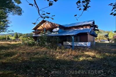 De vanzare casa cu 5 camere in FOCSANI VRANCEA, perioada constructie 1977 - 1989, pozitionare in zona Central, suprafata utila 98 mp, compartimentare Decomandat 7396