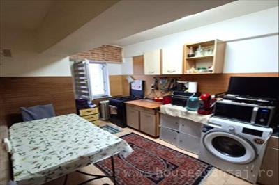 De vanzare apartament in FOCSANI VRANCEA, perioada constructie 1977 - 1989, pozitionare in zona Central, etajul 4, suprafata utila 53 mp, compartimentare Decomandat 7399