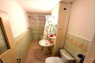De vanzare apartament in FOCSANI VRANCEA, perioada constructie 1977 - 1989, pozitionare in zona Central, etajul 1, suprafata utila 70 mp, compartimentare Decomandat