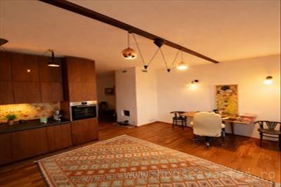 De vanzare casa cu 5 camere in FOCSANI VRANCEA, perioada constructie inainte de 1977, pozitionare in zona Central, suprafata utila 250 mp, compartimentare Decomandat 7408