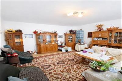 De vanzare casa cu 5 camere in FOCSANI VRANCEA, perioada constructie inainte de 1977, pozitionare in zona Central, suprafata utila 250 mp, compartimentare Decomandat