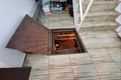 De vanzare casa cu 5 camere in FOCSANI VRANCEA, perioada constructie dupa 2001, pozitionare in zona Central, suprafata utila 160 mp, compartimentare Decomandat