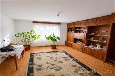 De vanzare casa cu 4 camere in FOCSANI VRANCEA, perioada constructie inainte de 1977, pozitionare in zona Central, suprafata utila 95 mp, compartimentare Semicomandat 7411