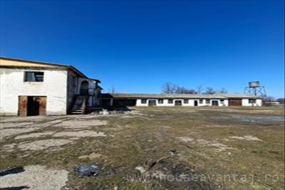 De vanzare birou/ spatiu comercial cu6 incaperi in MAICANESTI VRANCEA, perioada constructie inainte de 1977, pozitionare in zona Est, suprafata utila 550 mp