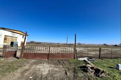 De vanzare birou/ spatiu comercial cu6 incaperi in MAICANESTI VRANCEA, perioada constructie inainte de 1977, pozitionare in zona Est, suprafata utila 550 mp
