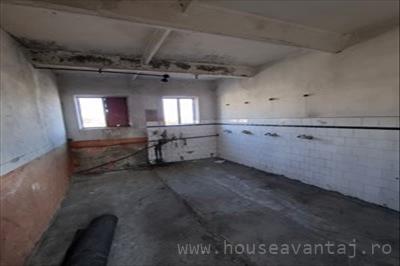 De vanzare birou/ spatiu comercial cu6 incaperi in MAICANESTI VRANCEA, perioada constructie inainte de 1977, pozitionare in zona Est, suprafata utila 550 mp