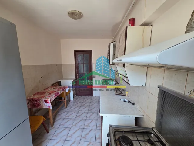 Apartament 3 Camere Decomandat, 2 Balcoane – Ultracentral, Bld. Unirii