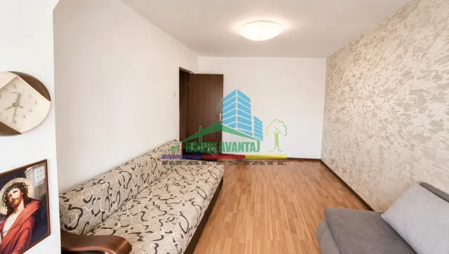 Apartament 4 camere etaj 3 din 4 Ocazie