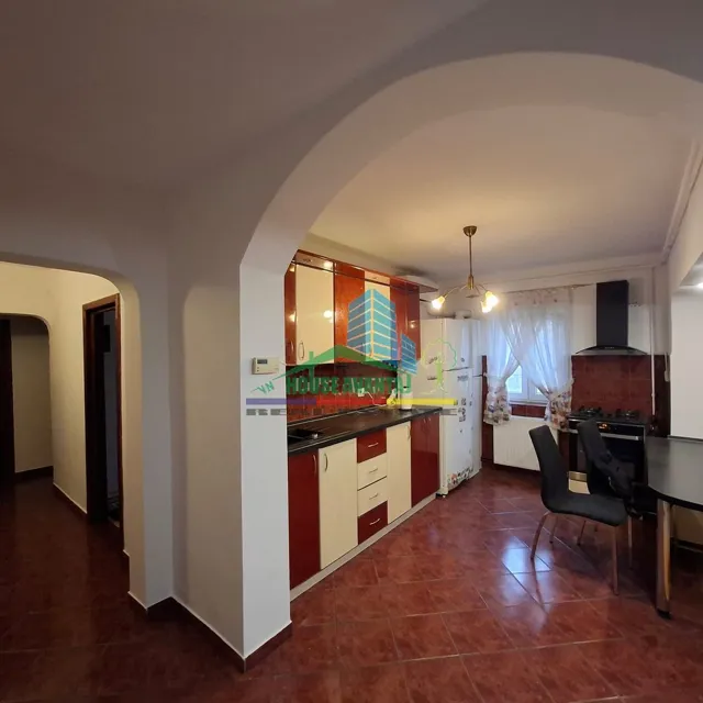 Apartament 4 camere de vânzare   Ultracentral etaj 1