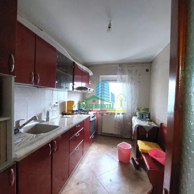 Apartament 3 camere si mansarda (zona Liceul nr.1 )