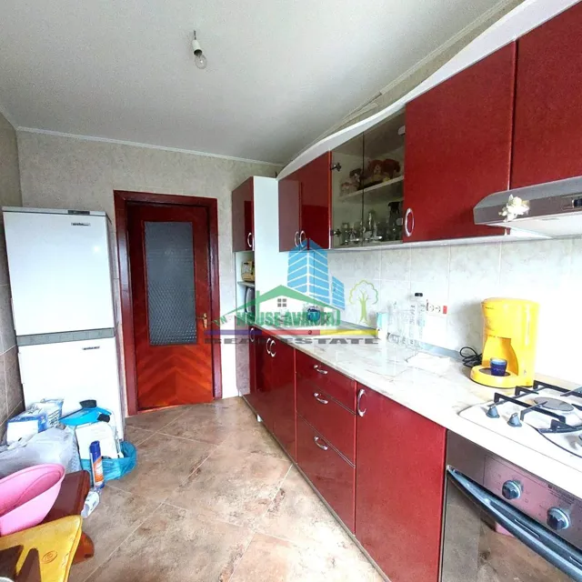Apartament 3 camere si mansarda (zona Liceul nr.1 )