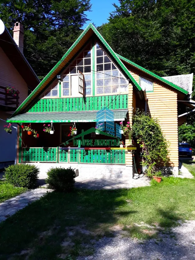 Pensiune de vânzare în Lepșa - Vrancea
