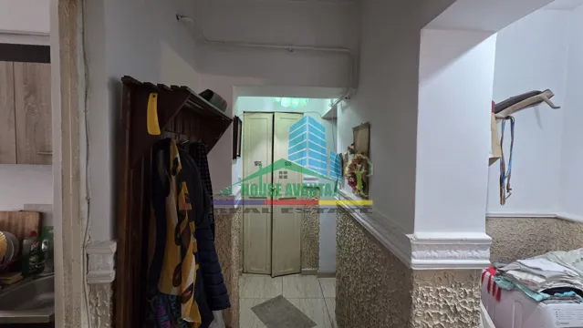 Apartament 3 camere la etajul 1 – Zonă Comisariat