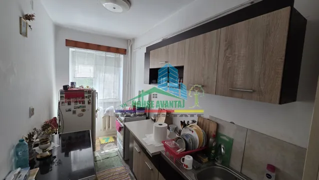Apartament 3 camere la etajul 1 – Zonă Comisariat