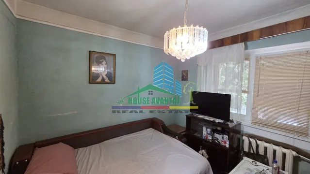 Apartament 3 camere la etajul 1 – Zonă Comisariat