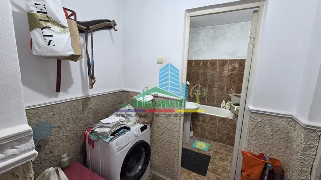 Apartament 3 camere la etajul 1 – Zonă Comisariat