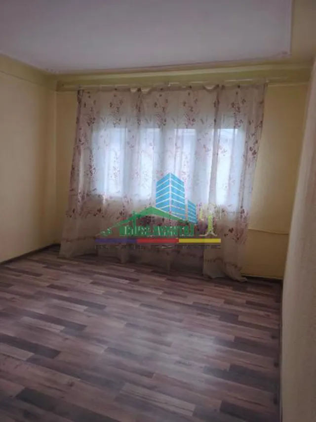 Vând apartament cu doua camere