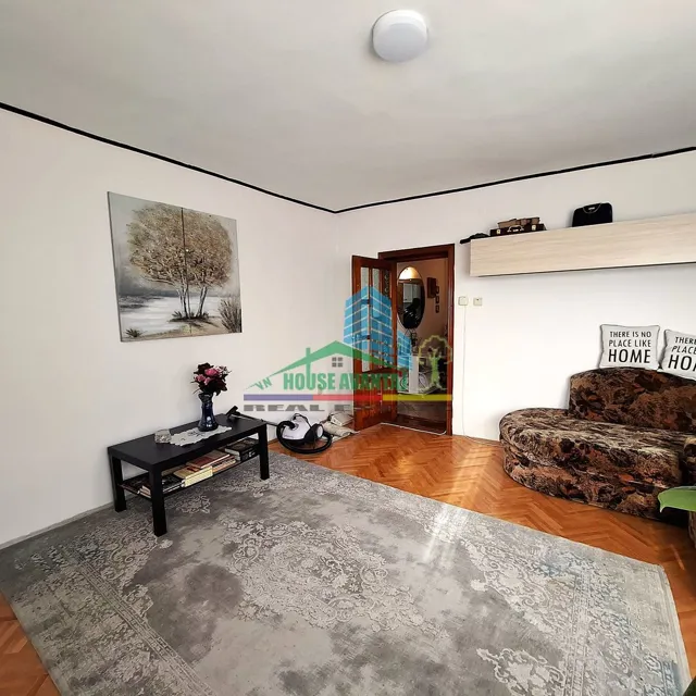 Apartament decomandat cu 4 camere, Focșani